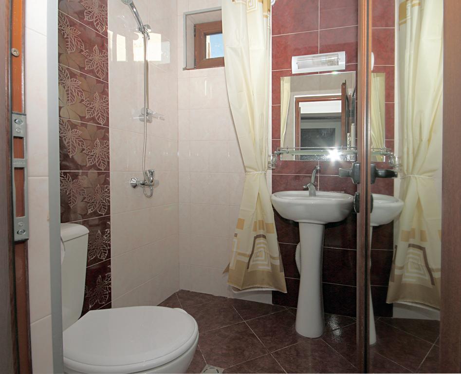 Yan Bibiyan Guest House Negushevo Esterno foto