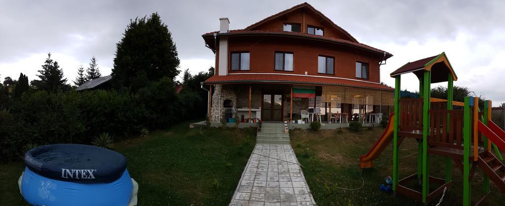 Yan Bibiyan Guest House Negushevo Esterno foto